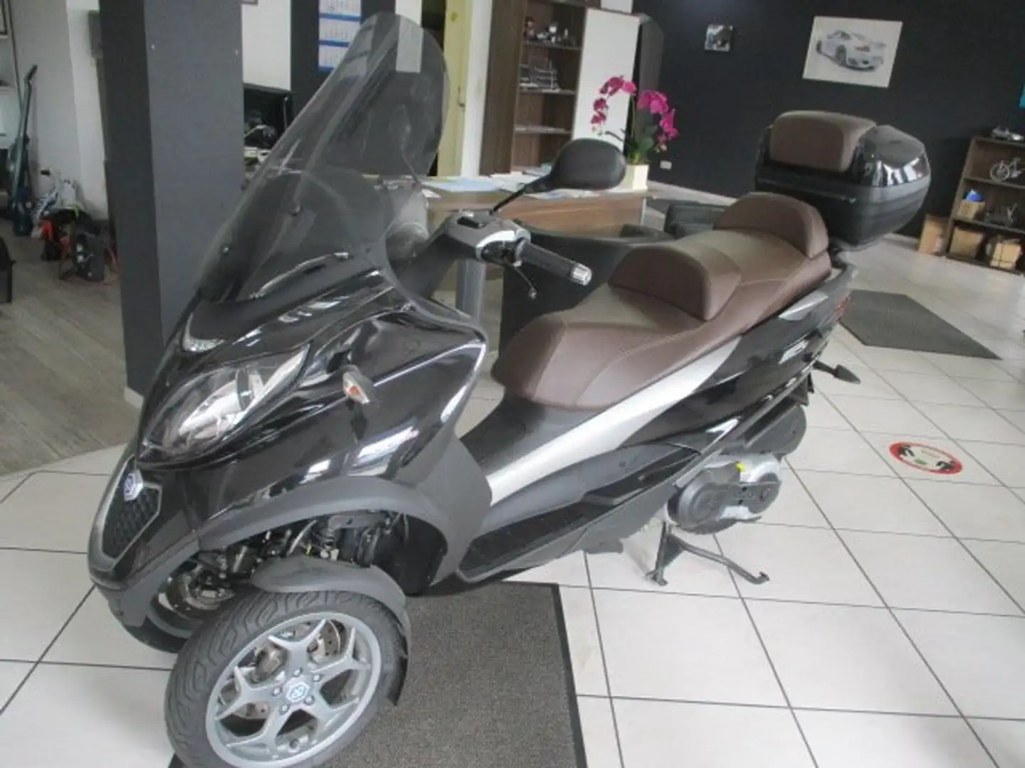 Piaggio MP3 500 LT. Fahren mit PKW Führerschein.3700 KM.Wie Neu Zwart - 1