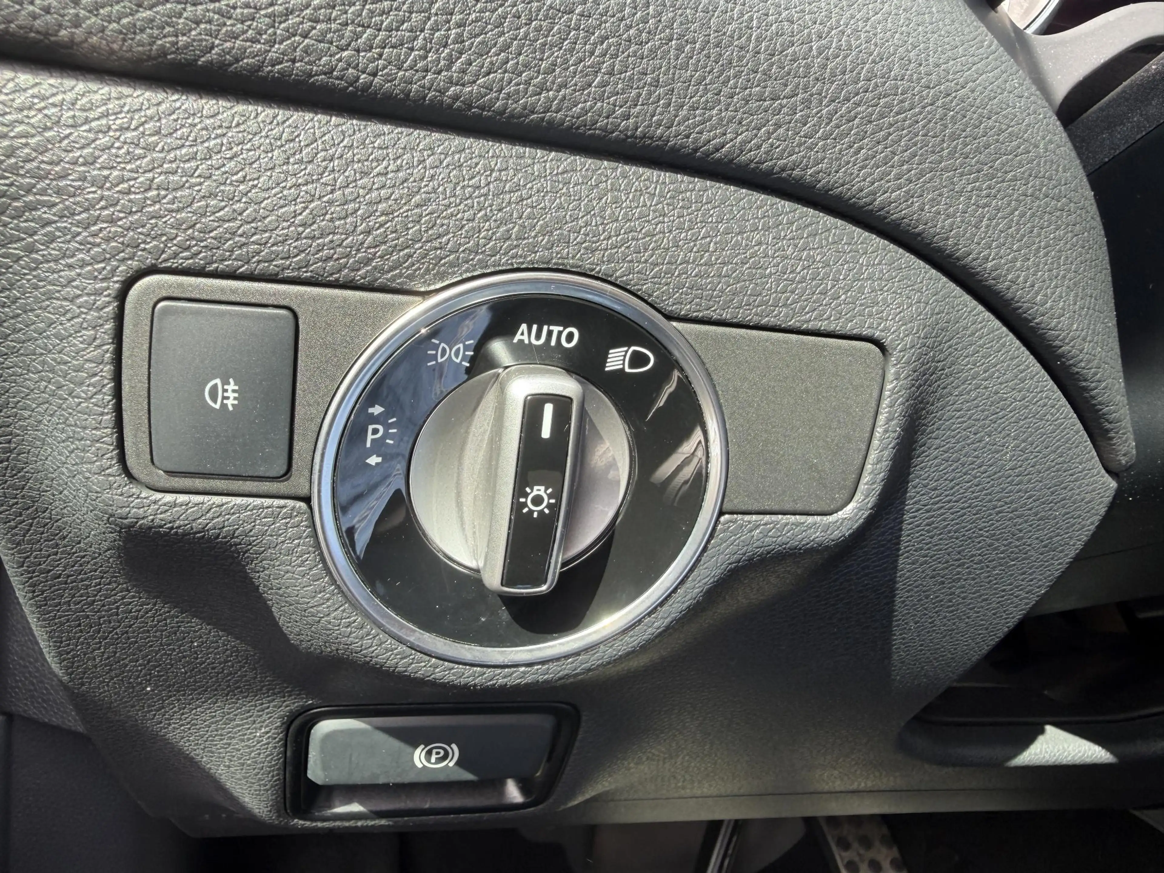 Mercedes-Benz A 180 Business Solution AMG — photo 11