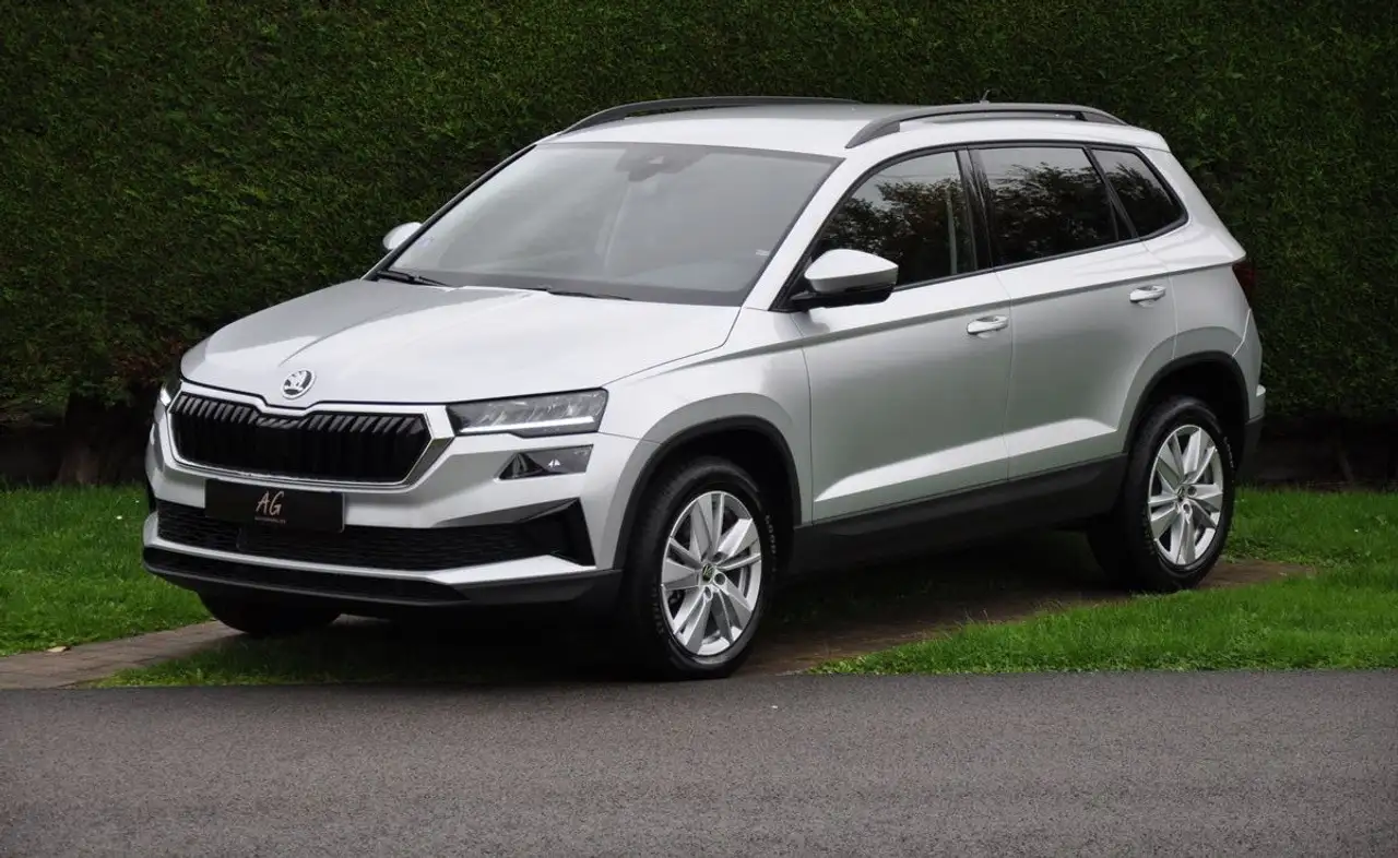 Skoda Karoq (2) 1.5 TSI 150 ACT AMBITION BVM6 07-2024 17500kms Origine France 1er Main Suivi Réseau Crochet d'attelage Pack Pa — photo 1 of 10