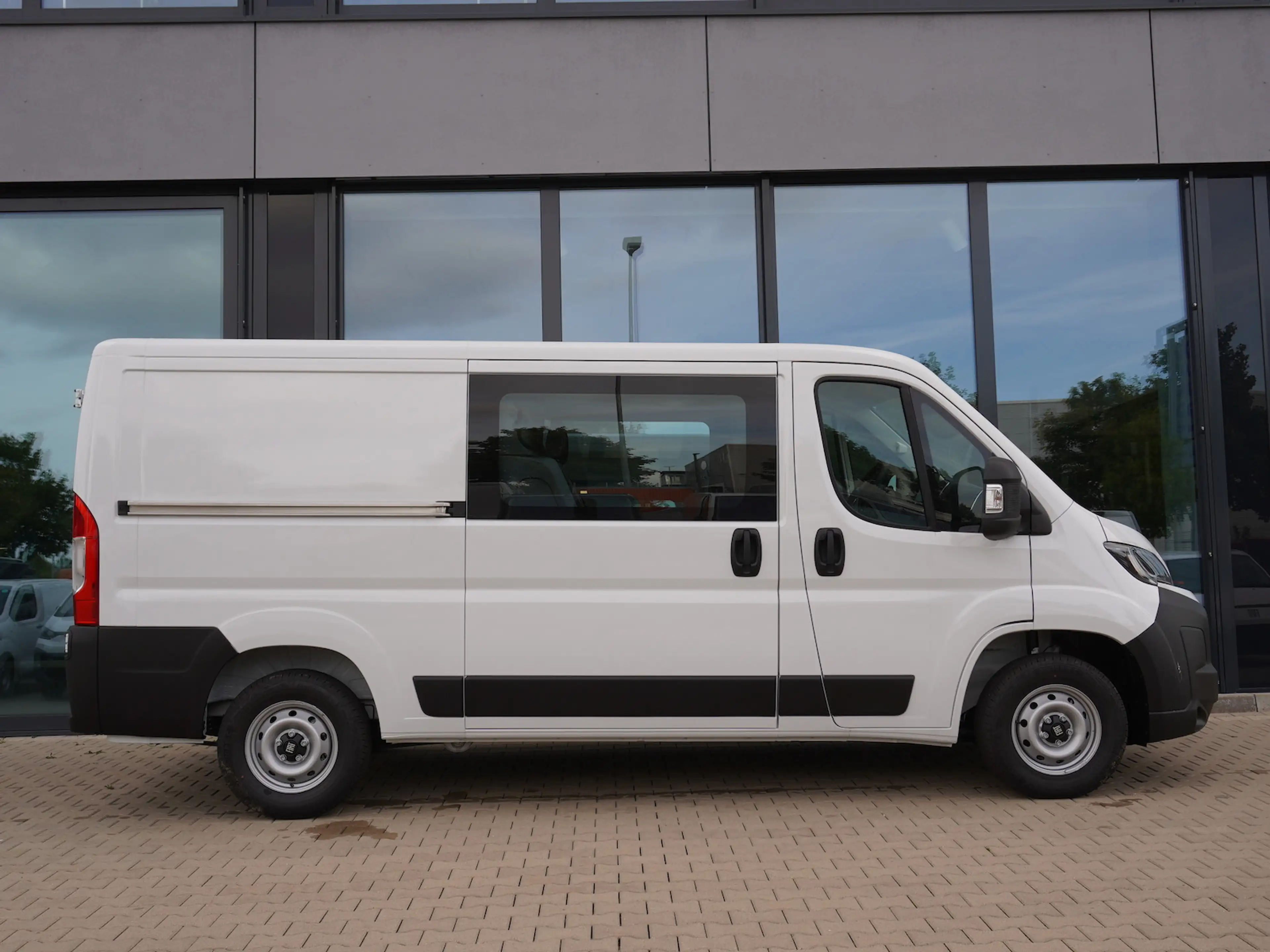 Fiat Ducato 33 L2H1 140 / Snoeks 5-Sitzer — photo 3