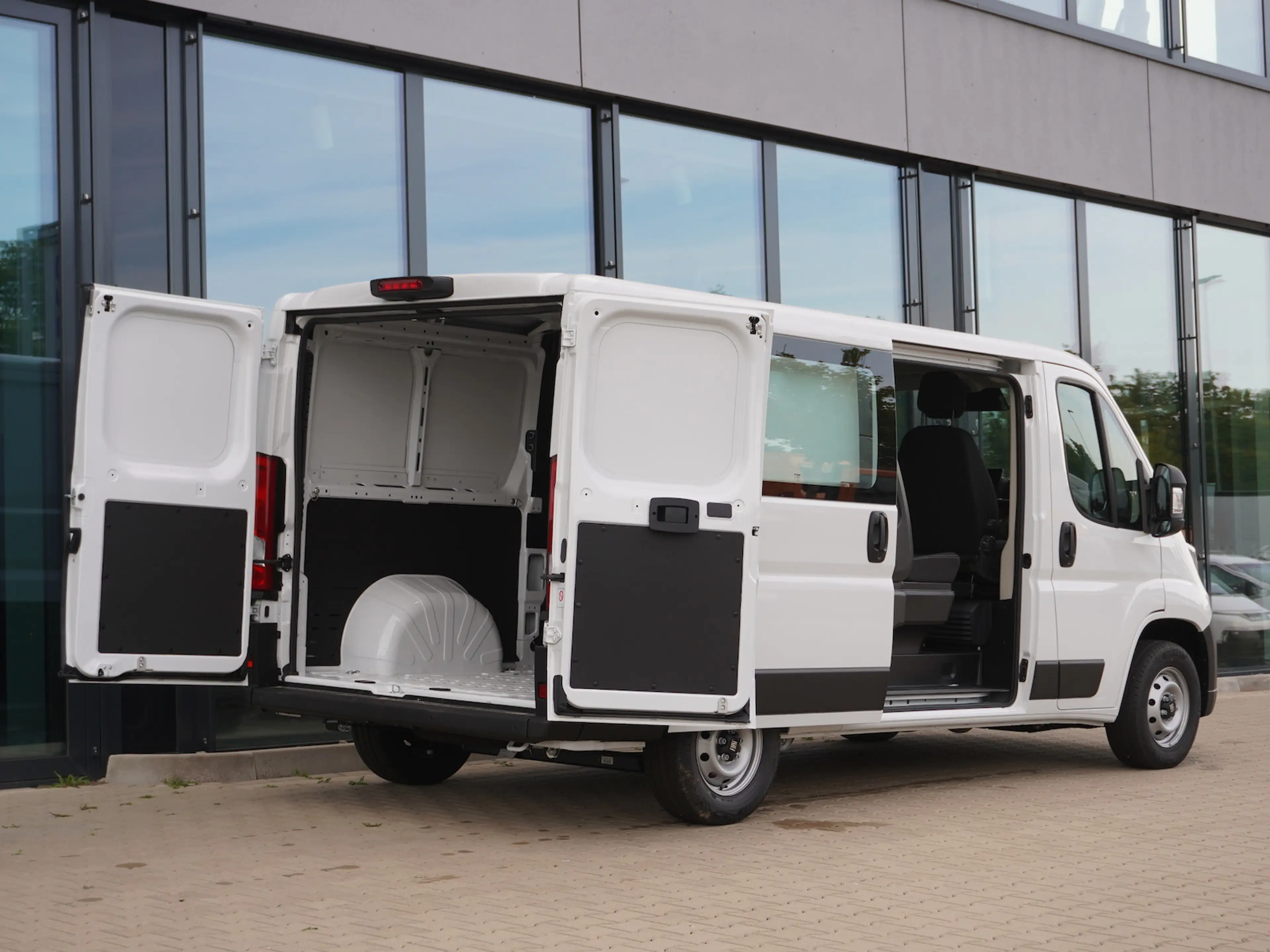 Fiat Ducato 33 L2H1 140 / Snoeks 5-Sitzer — photo 4