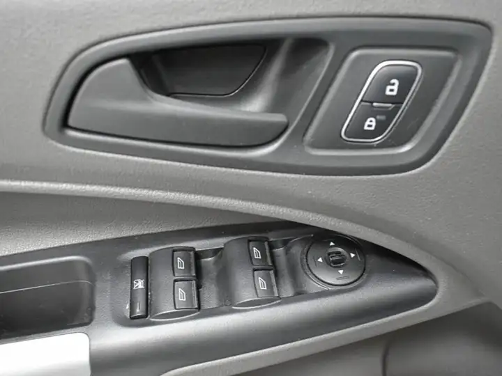 Ford Transit Connect 2021, foto 10
