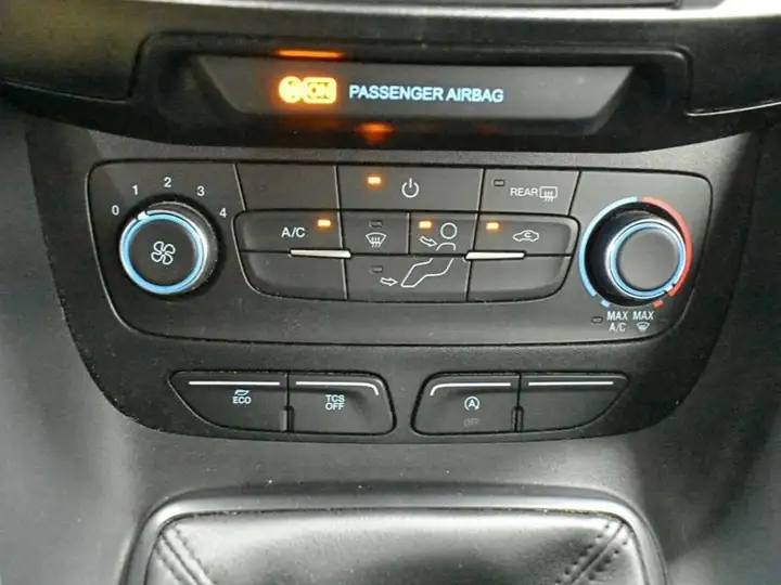 Ford Transit Connect 2021, foto 18