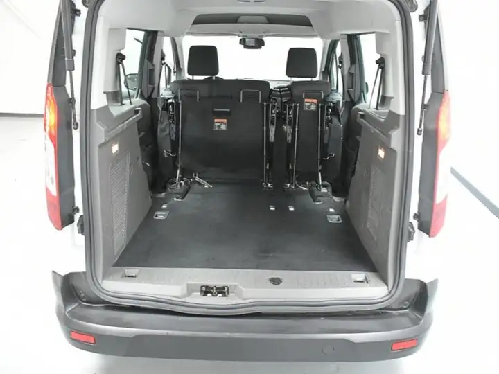 Ford Transit Connect 2021, foto 25