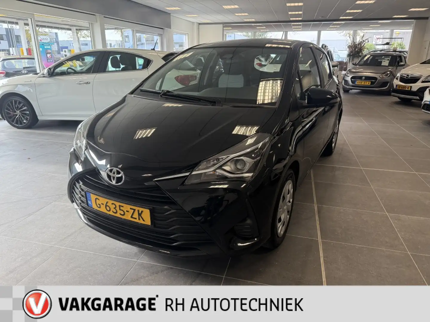 Toyota Yaris 1.5 VVT-i Active Zwart - 1