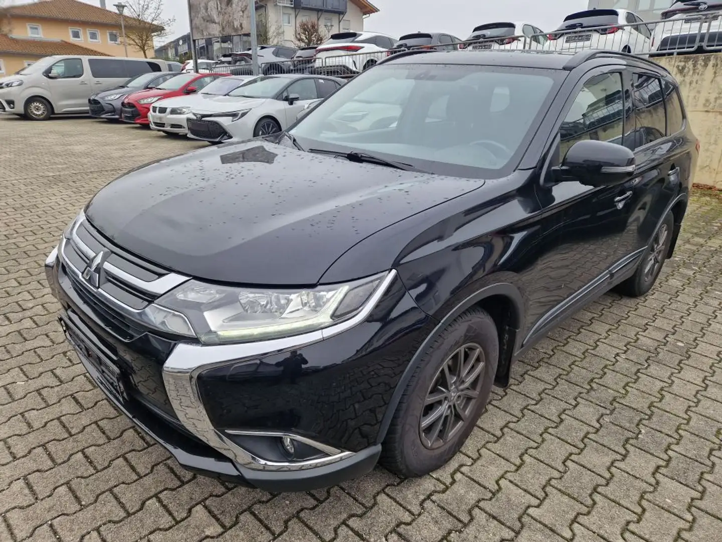 Mitsubishi Outlander 2.0 2WD CVT Edition+ Schwarz - 1