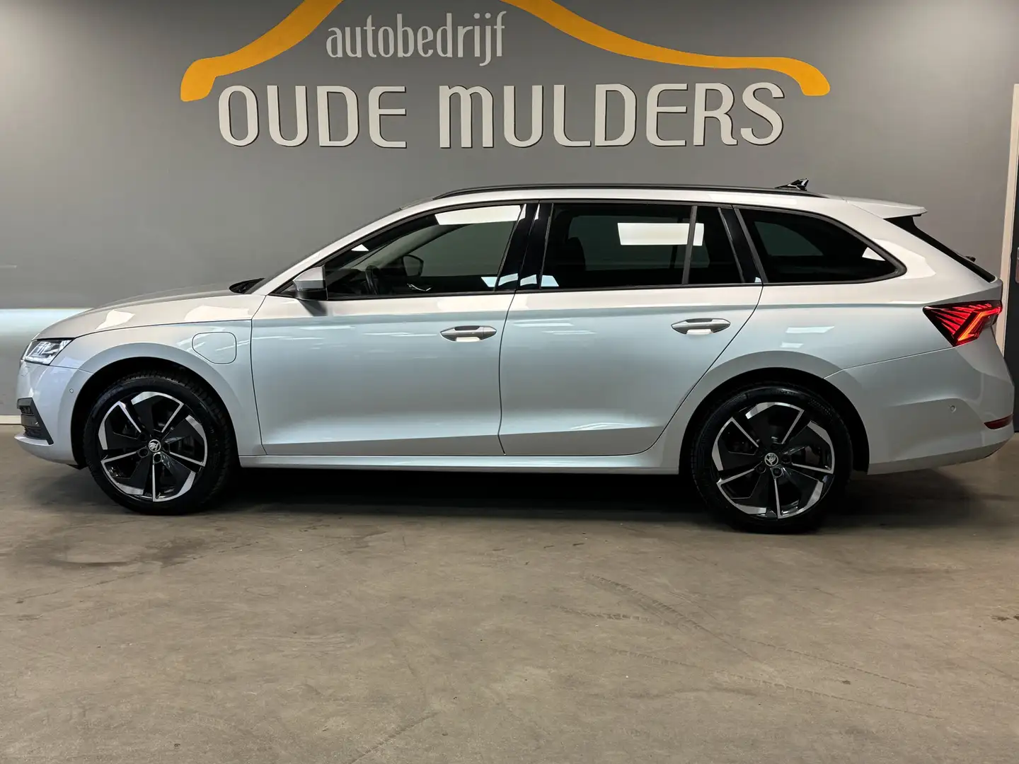 Skoda Octavia Combi 1.4 Camera/Trekhaak/Stoelverwarming Zilver - 2