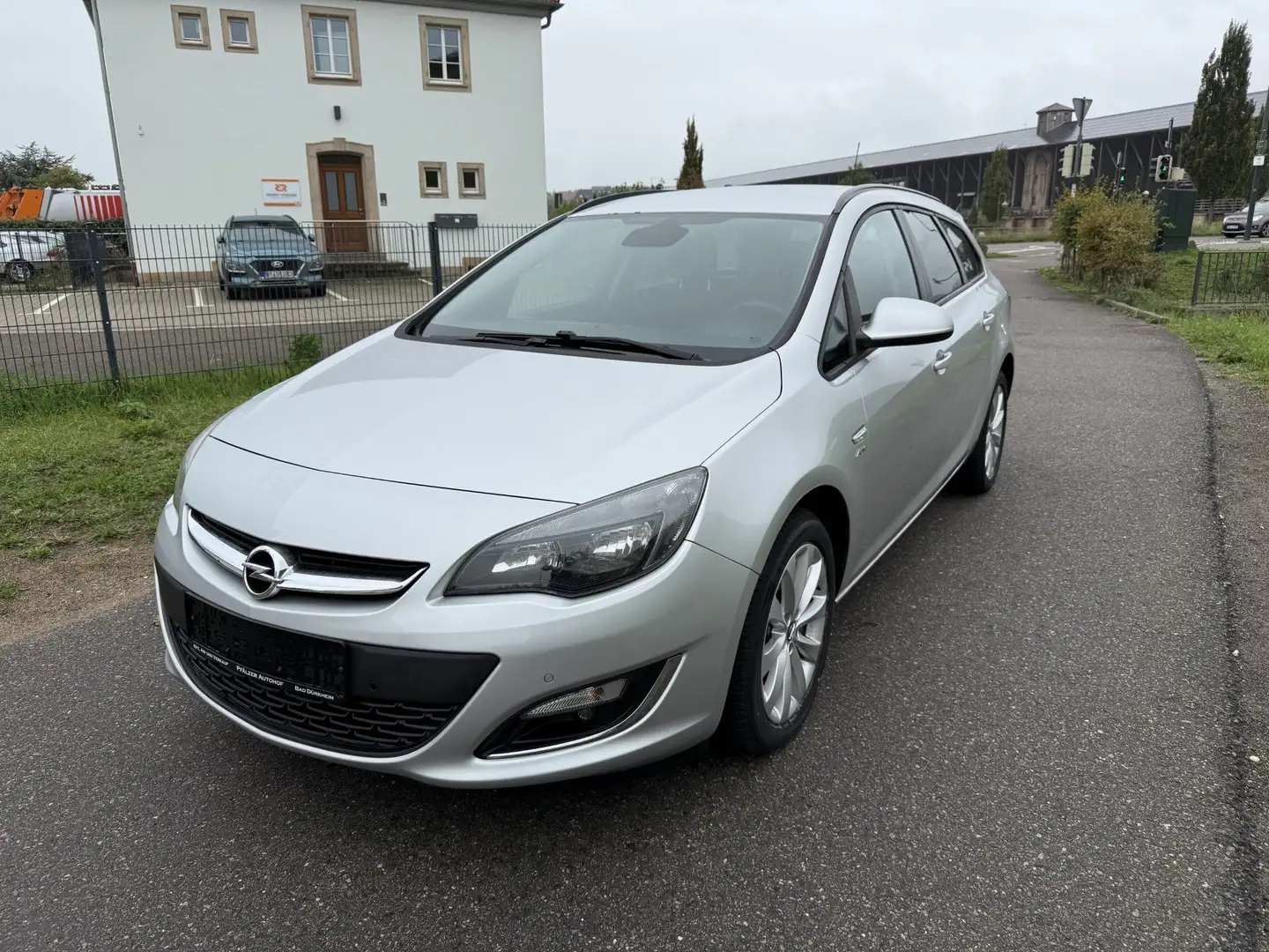 Opel Astra Active Silber - 1