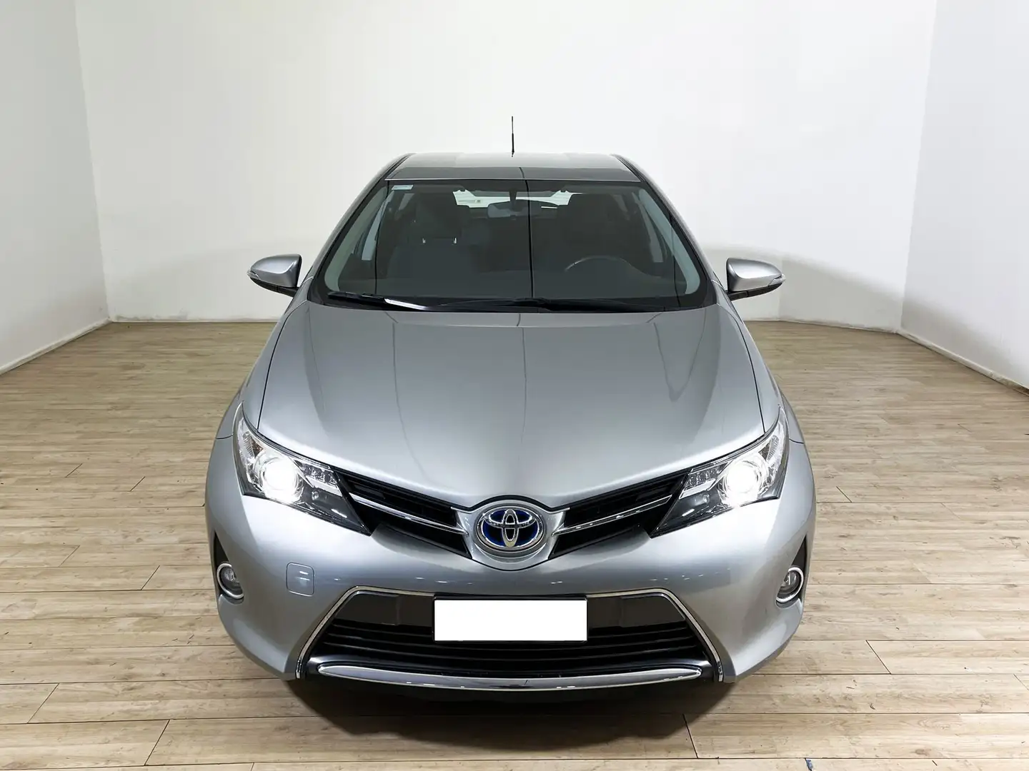 Toyota Auris 1.8 Hybrid 5 porte Active Grijs - 2