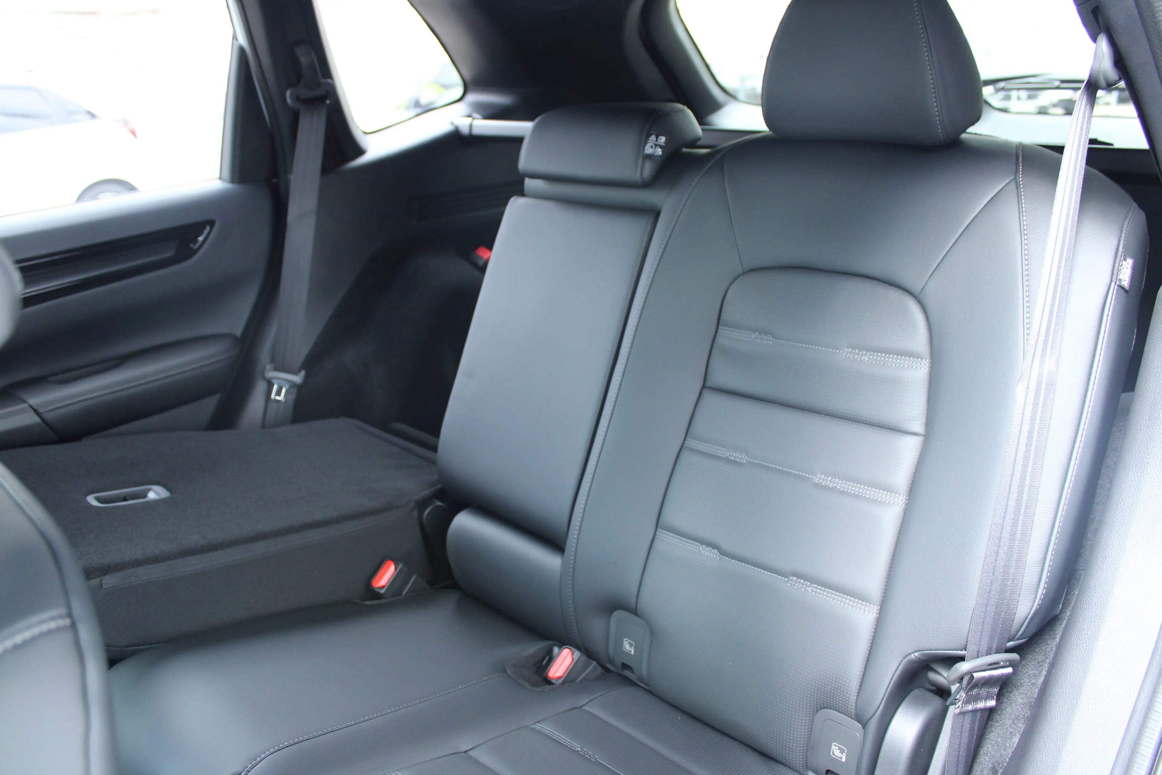 Honda CR-V e:HEV Elegance AWD — photo 13