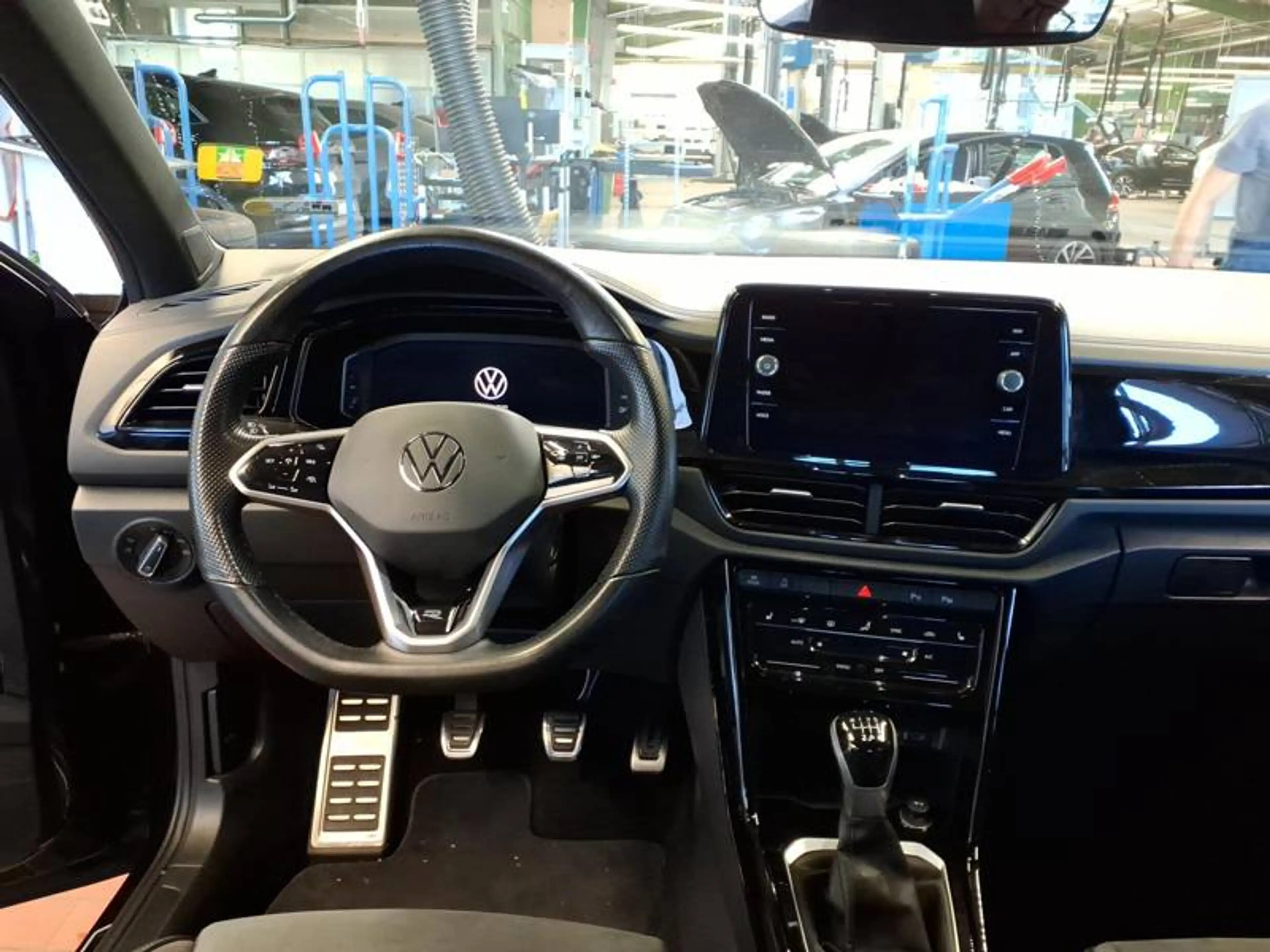 Volkswagen T-Roc 1.5 TSI R-Line Black Style — photo 5