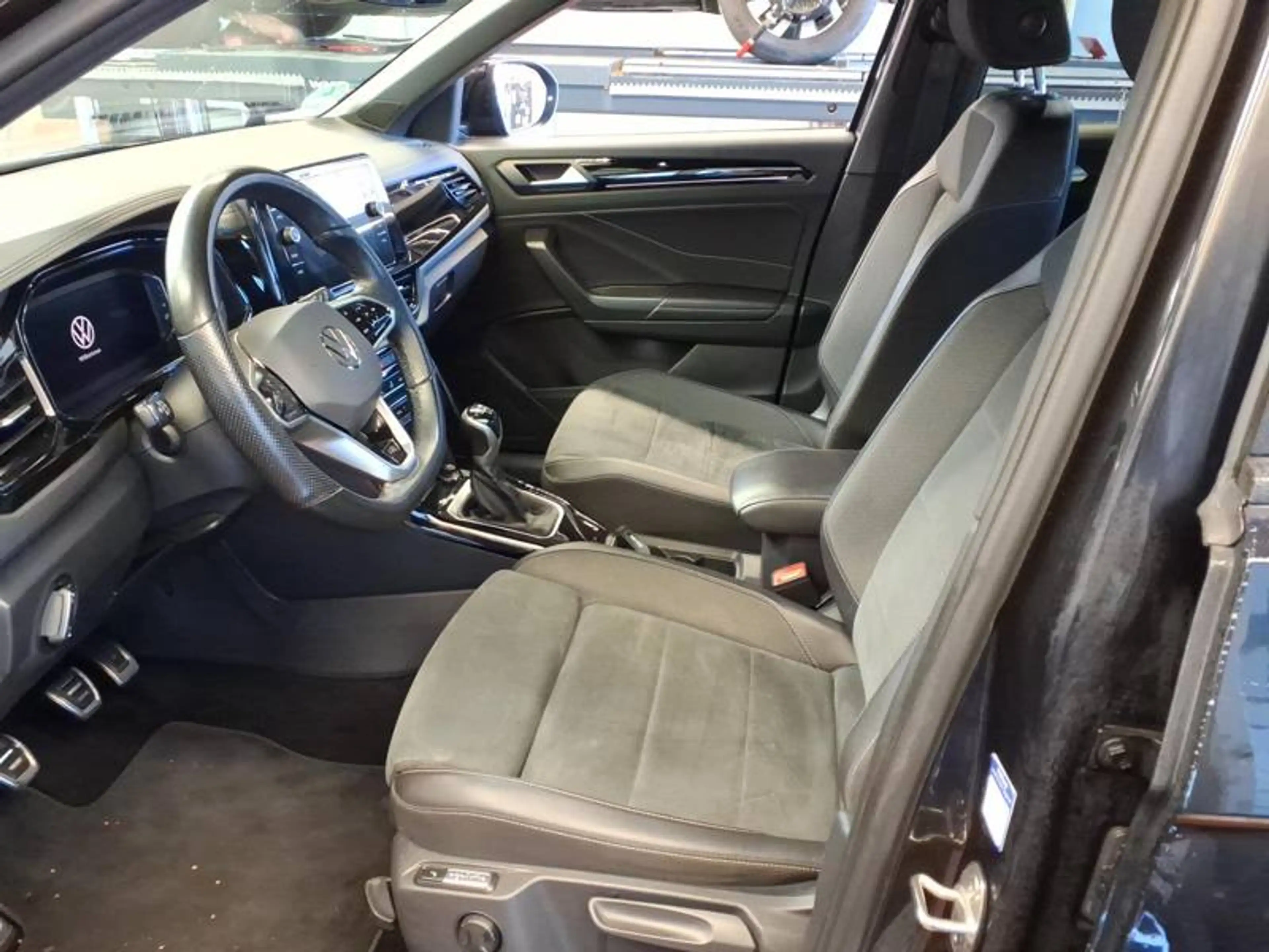 Volkswagen T-Roc 1.5 TSI R-Line Black Style — photo 6