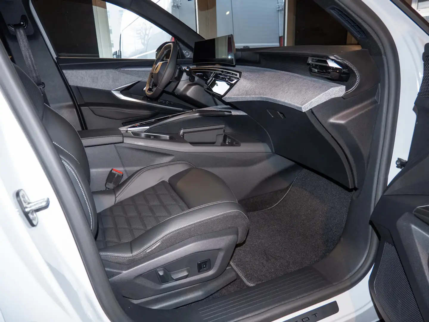 Peugeot 5008 GT HYBRID 136 e-DSC6 *ABVERKAUF* Weiß - 2