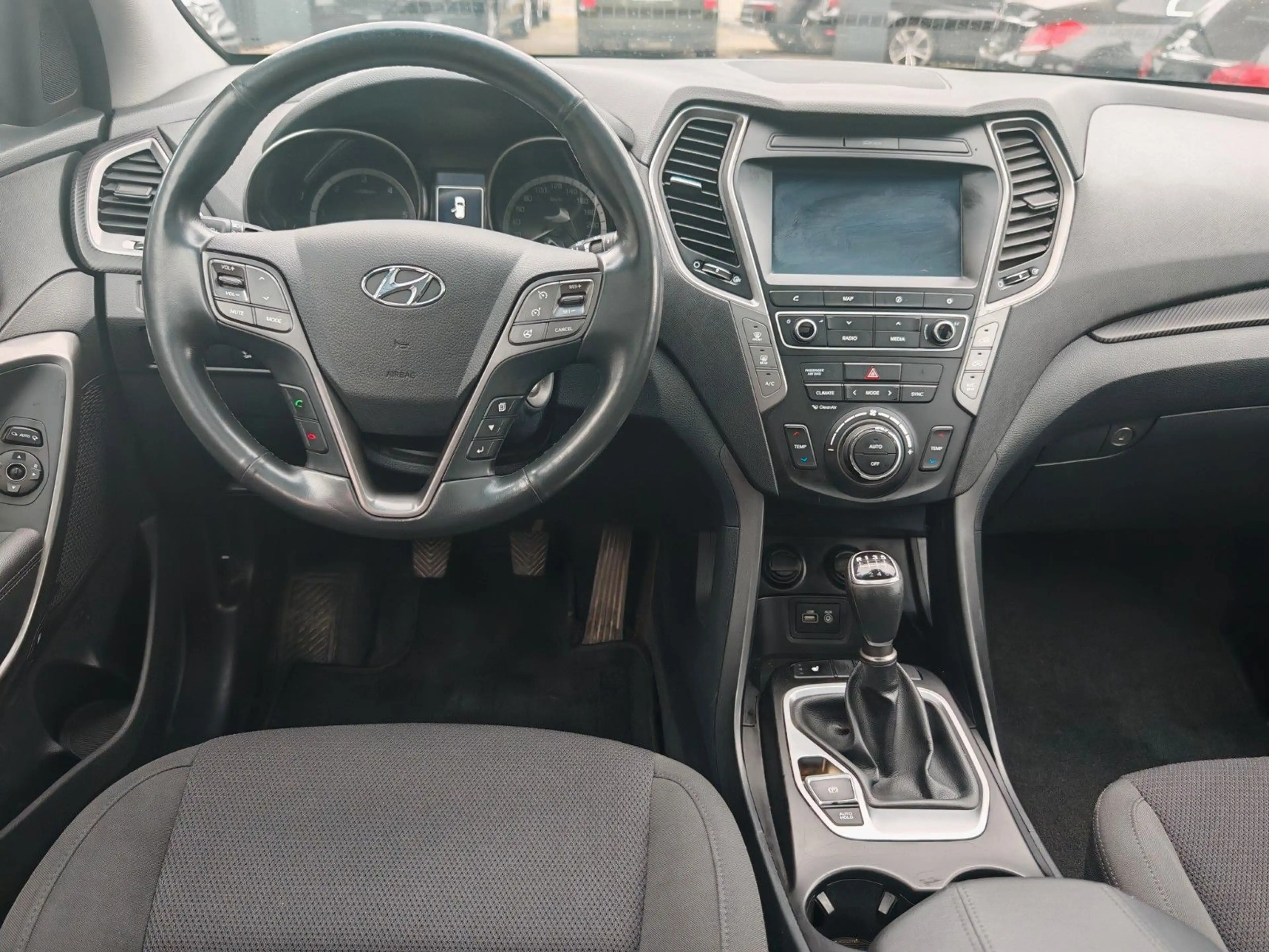 Hyundai SANTA FE Family + 7 Sitzer Pano AHK Kamera — photo 12