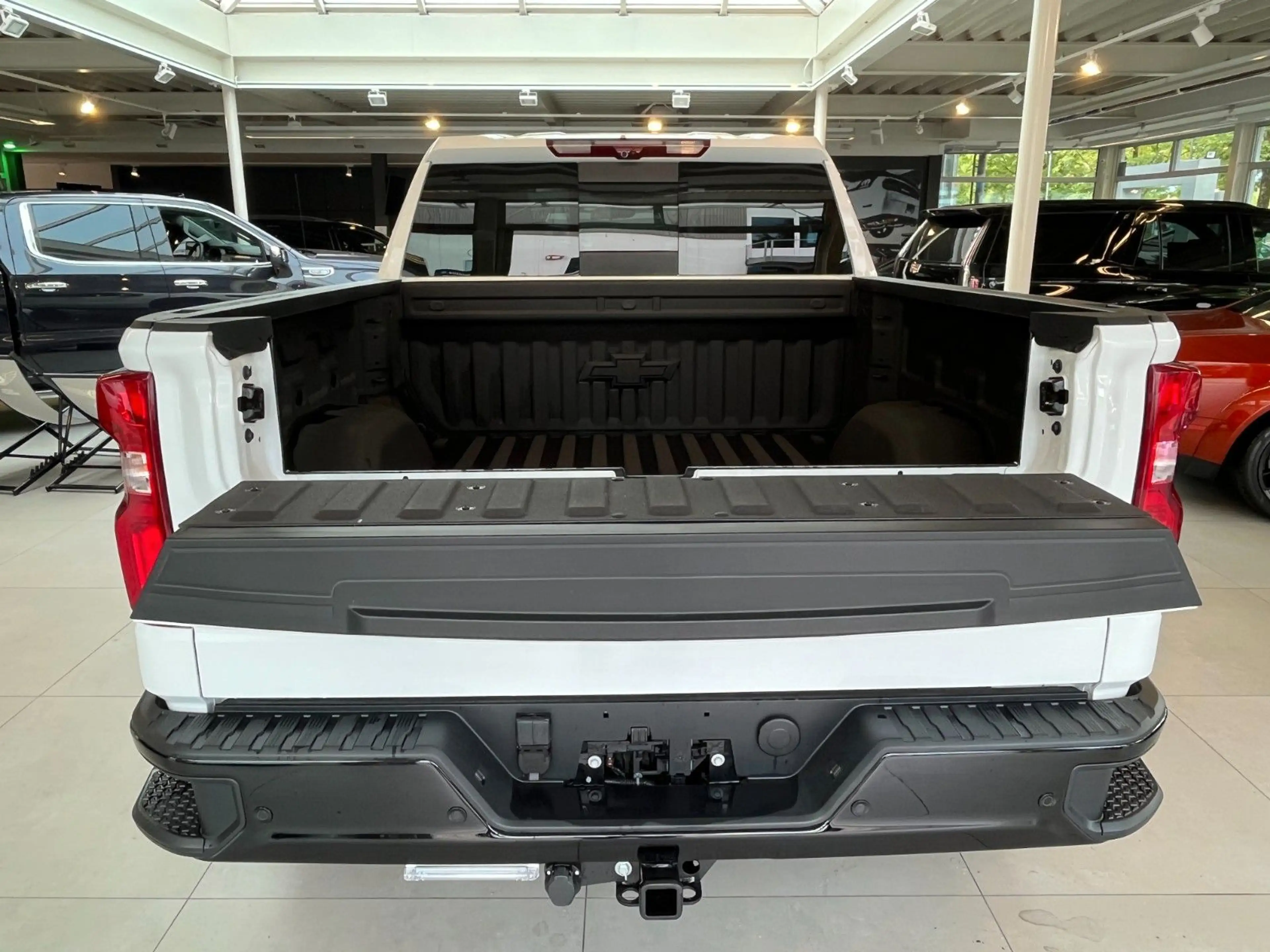 Chevrolet Silverado ZR2 V8 6.2 Offroad-Paket*Head-Up*360° — photo 14