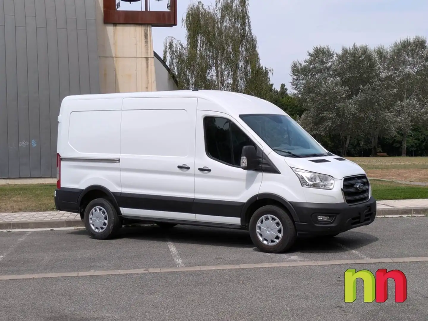 Ford Transit 330 96kW L2H2 Van DC Trend Delantera Blanco - 2
