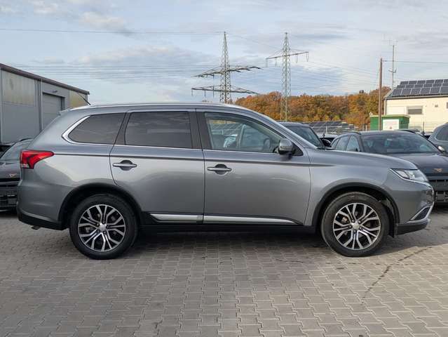 Mitsubishi Outlander 2.2 DI-D Plus 4WD 7-SITZE*AHK*KAM*KLIM