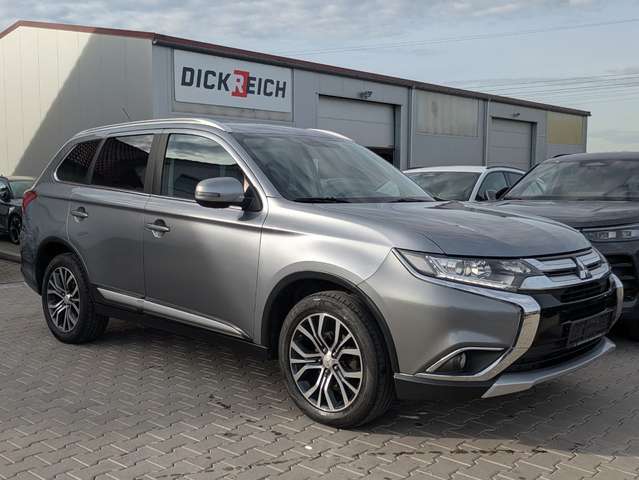 Imagine Mitsubishi Outlander 2.2 DI-D Plus 4WD 7-SITZE*AHK*KAM*KLIM