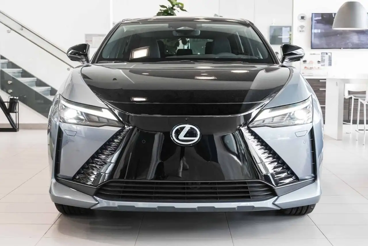 Lexus RZ снимка Lexus RZ