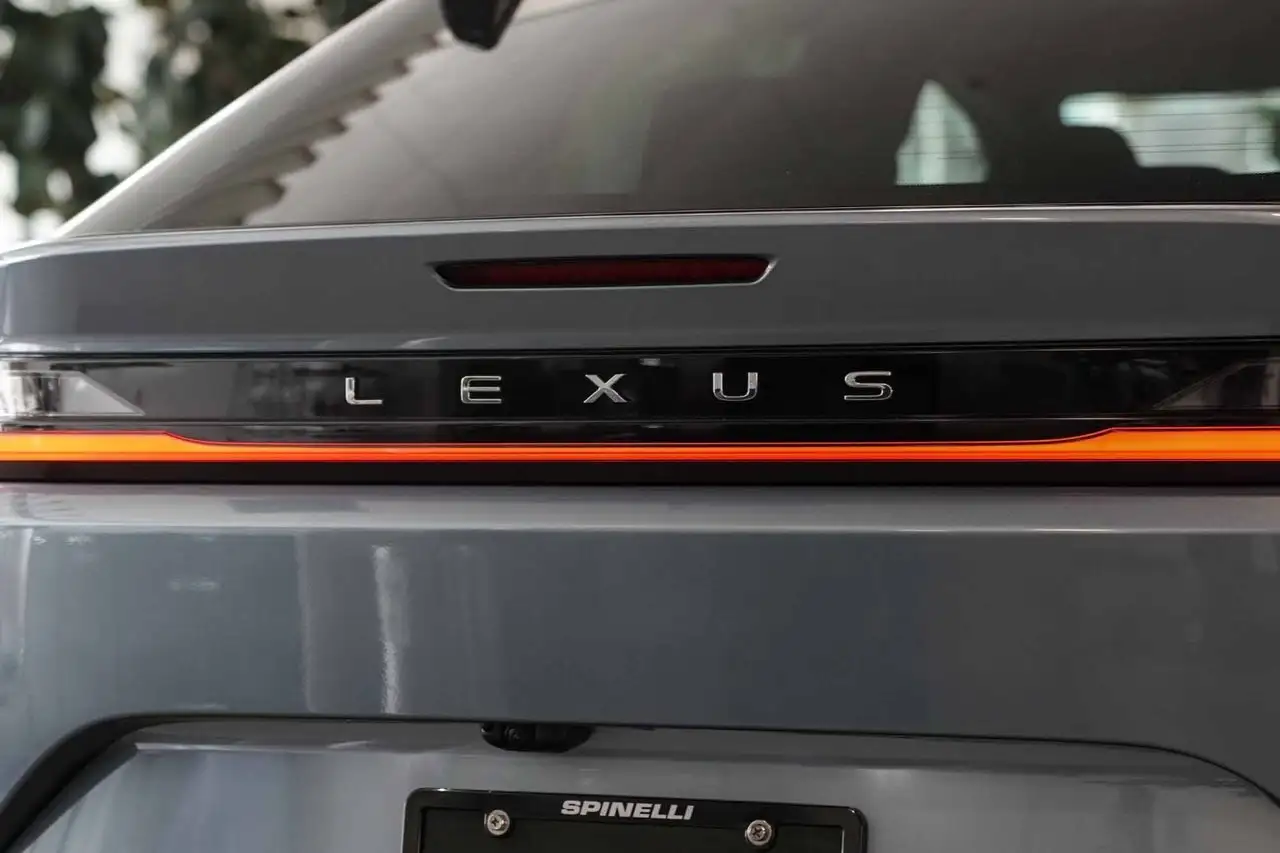 Lexus RZ снимка Lexus RZ