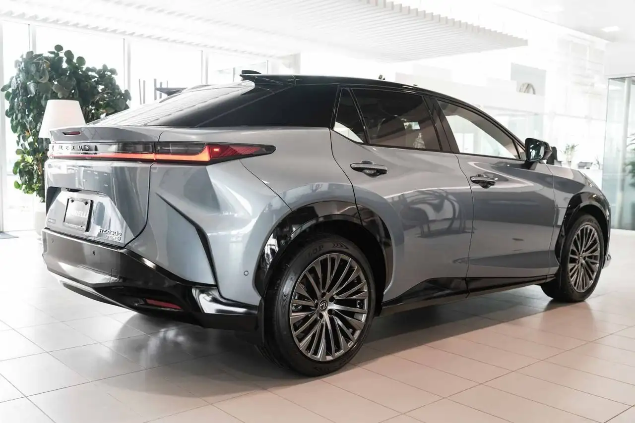Lexus RZ снимка Lexus RZ