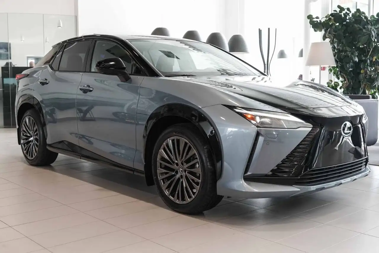 Lexus RZ снимка Lexus RZ