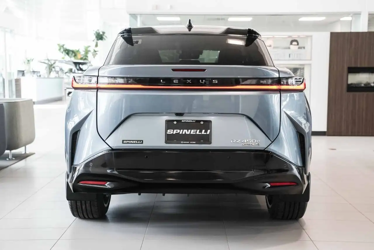 Lexus RZ снимка Lexus RZ