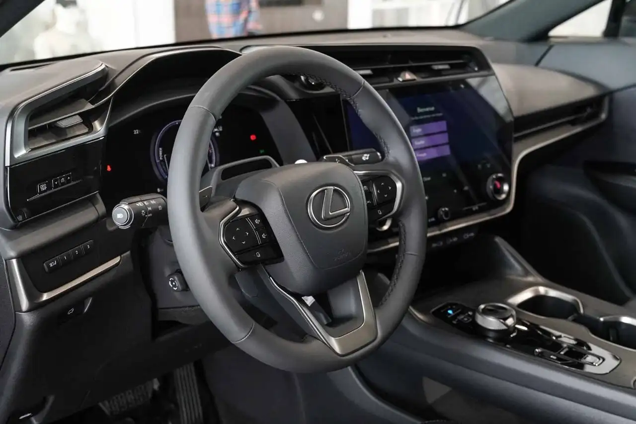 Lexus RZ снимка Lexus RZ