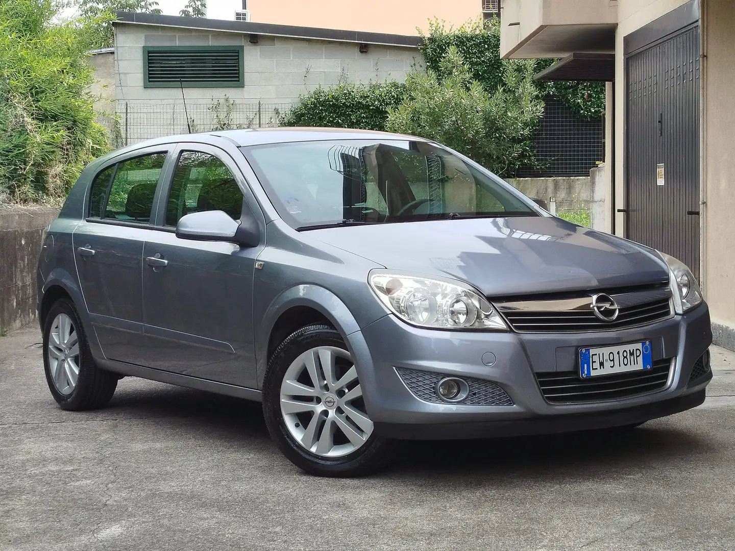 Opel Astra 1.4 BENZINA 90cv / 26.600km / Uniproprietario Gris - 1