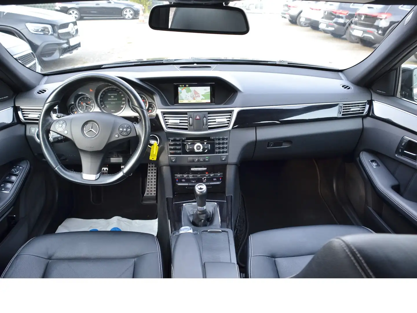 Mercedes-Benz E 200 CGI BlueEff AMG Line (Xenon Shzg Sound Zwart - 2