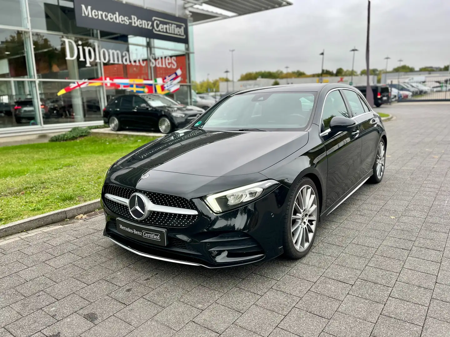 Mercedes-Benz A 180 A 180 d Launch Edition (EU6d-TEMP) Noir - 1