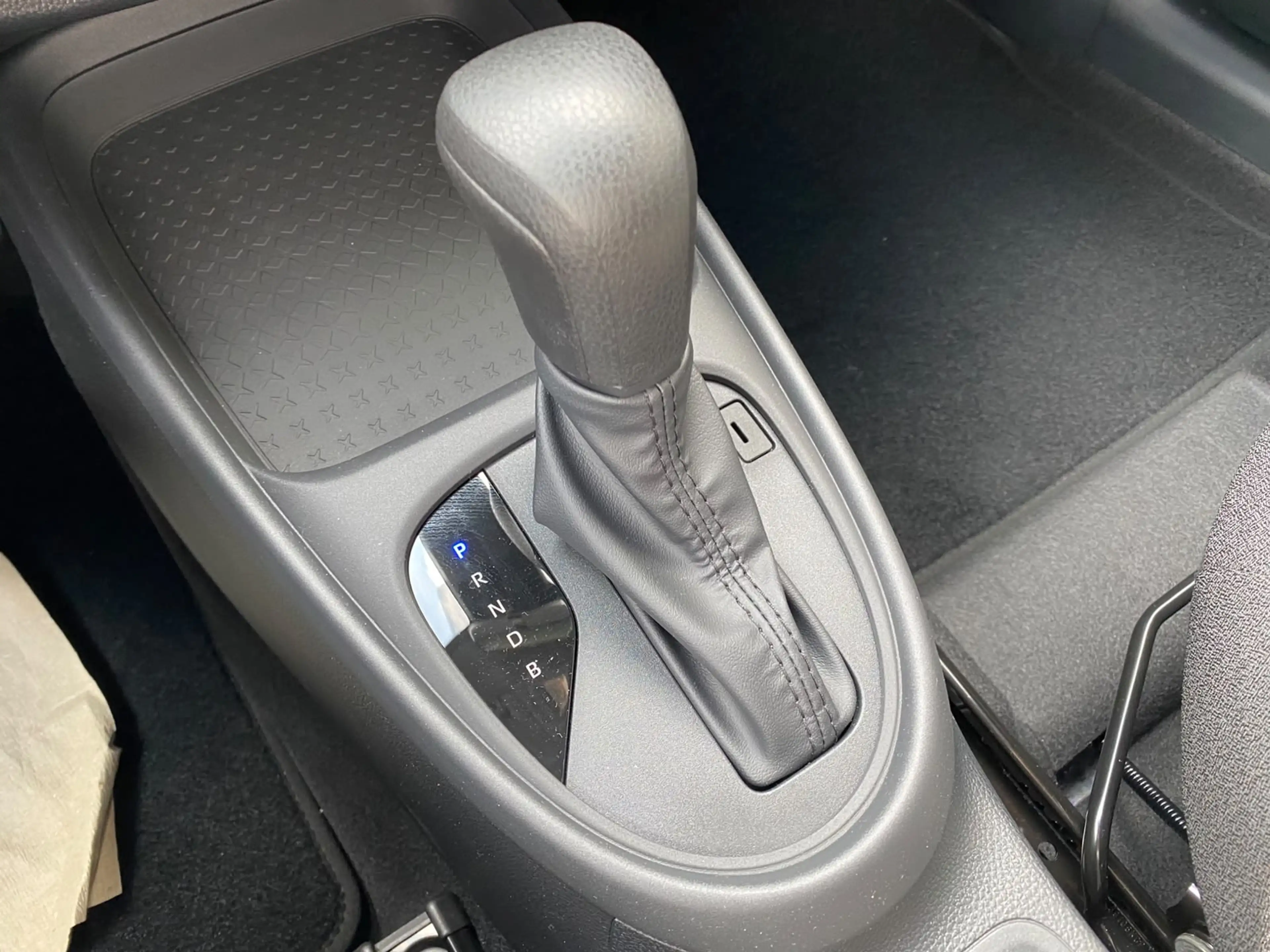 Toyota Aygo X Hybrid 115 Play GO Pack — photo 14
