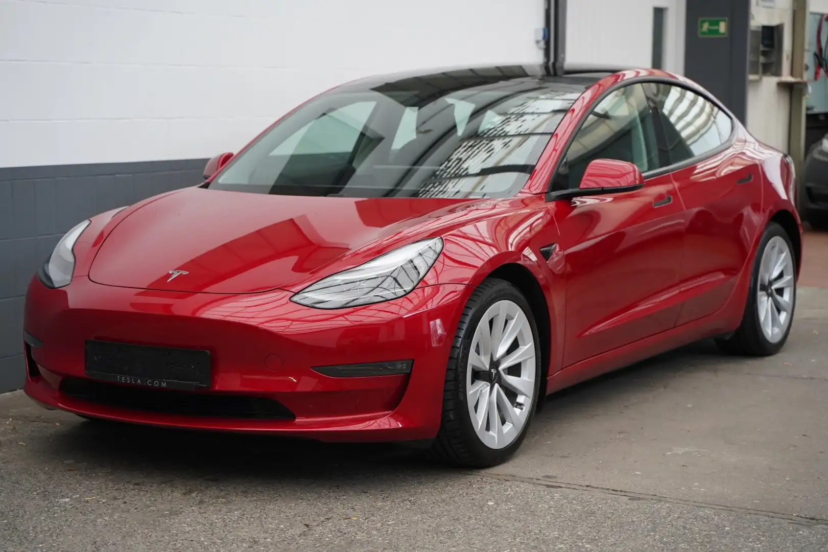 Tesla Model 3 Long Range AWD *Mwst. ausweisbar*19-Zoll* Rood - 2