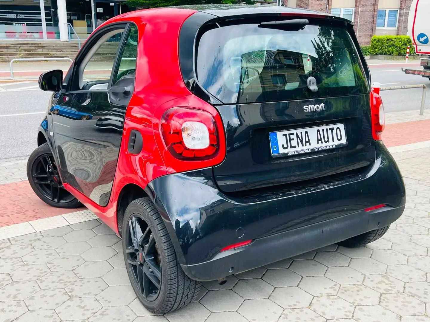 smart forTwo fortwo coupe Basis 66kW Aut. Panorama SH Zwart - 2
