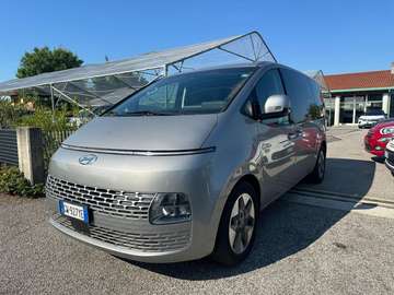 2.2 AT AWD 9 posti Wagon