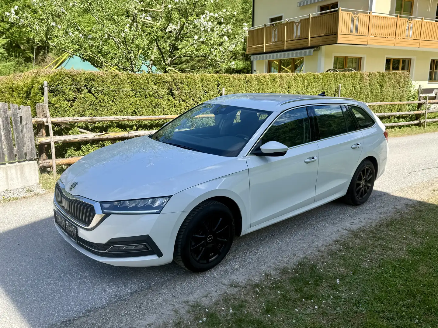 Skoda Octavia Style 4x4 AHK MFL Sitzhzg. PDC Kamera Weiß - 1