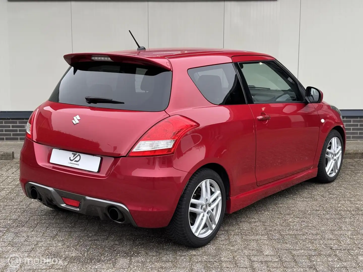 Suzuki Swift 1.6 Sport 136PK Xenon Clima Historie Sportuitl. Rood - 2