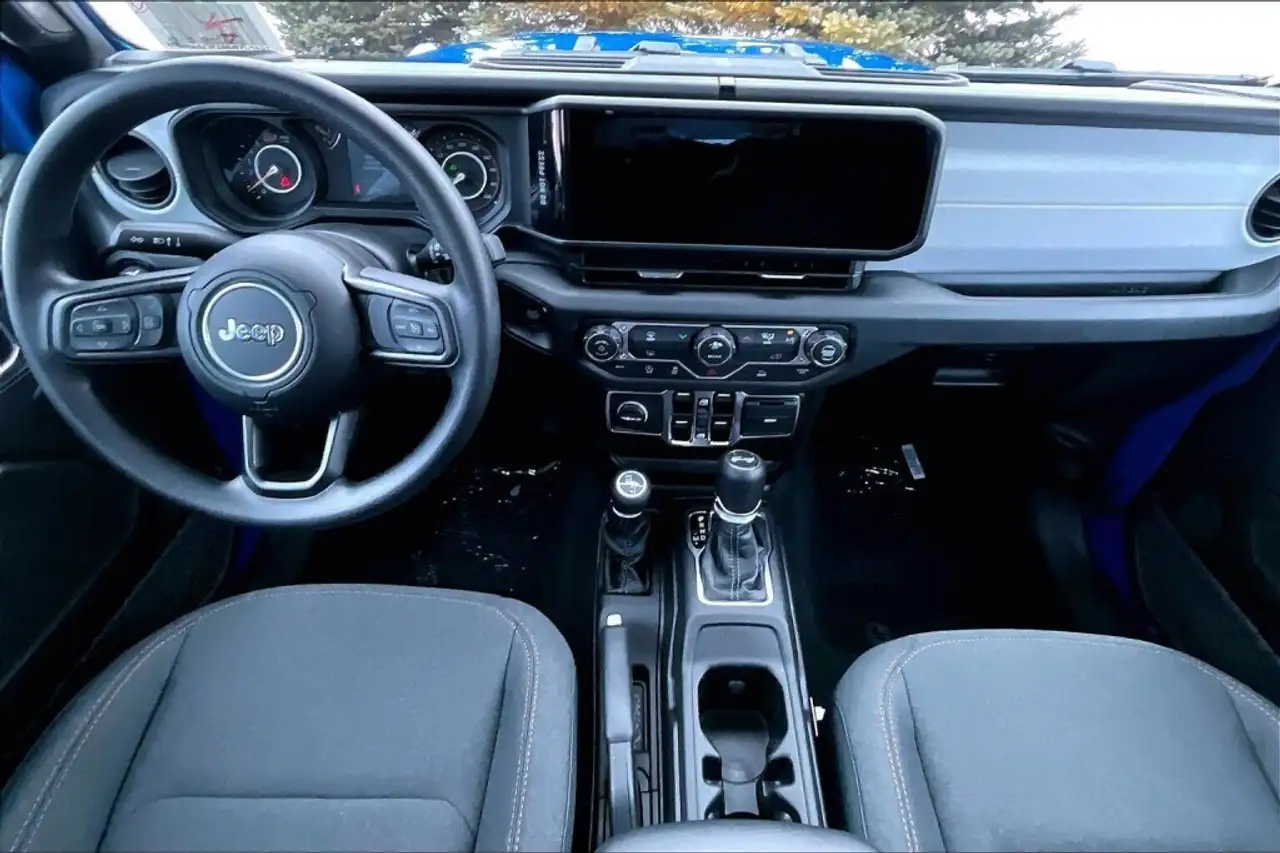 Jeep Wrangler снимка Jeep Wrangler