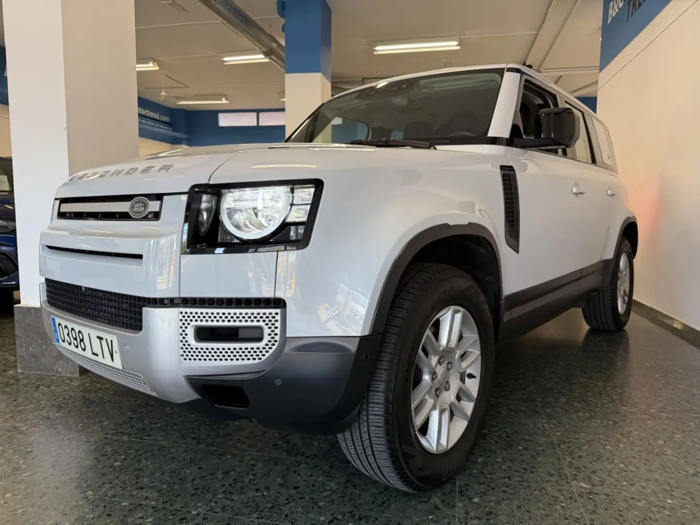 Land Rover Defender 110 3.0D l6 MHEV S AWD Aut. 200 Wit - 1