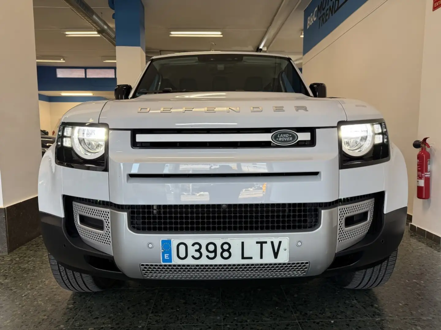 Land Rover Defender 110 3.0D l6 MHEV S AWD Aut. 200 Wit - 2