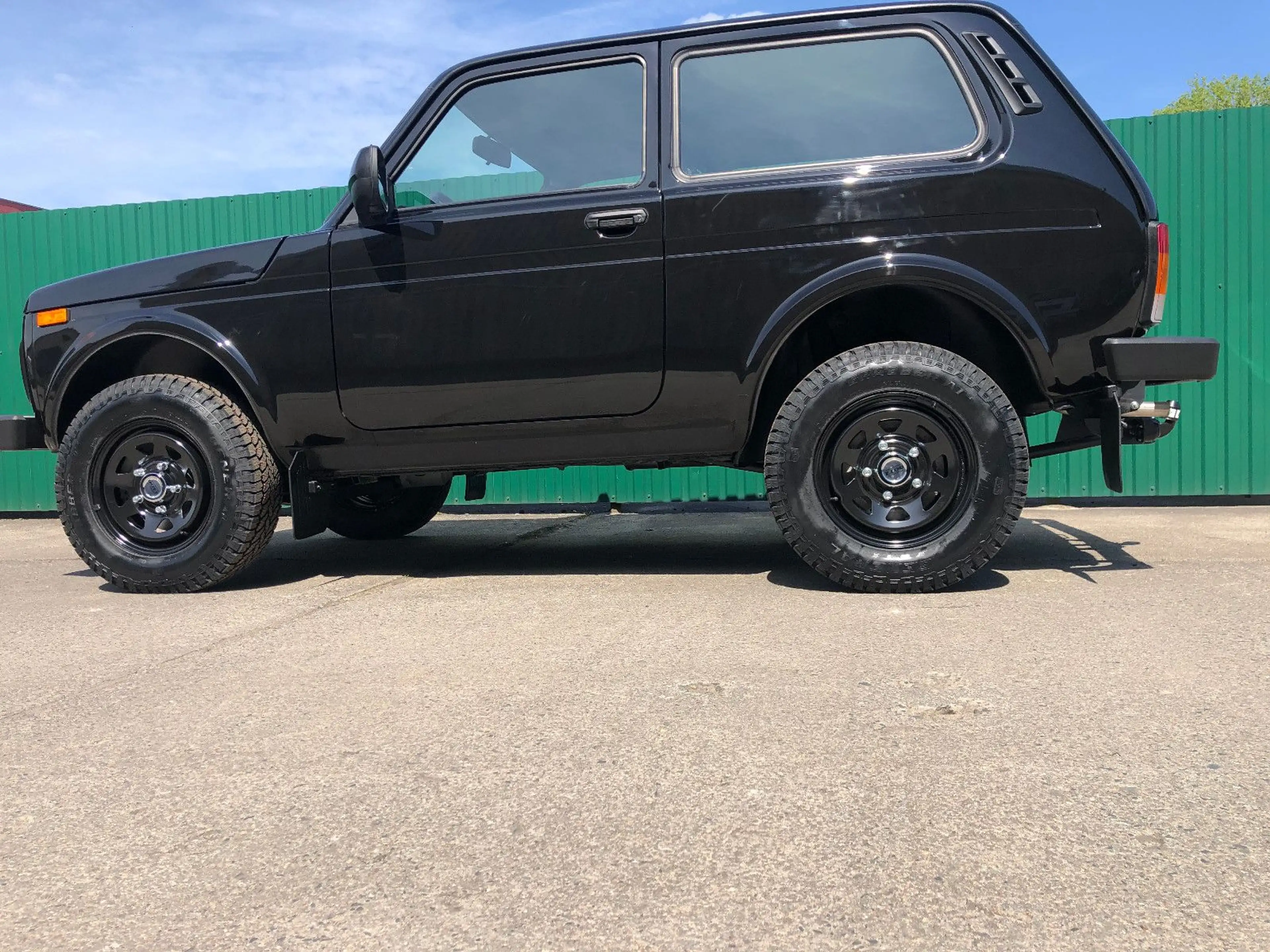 Lada Niva NIVA "NORMA EXKLUSIV" AHK! DOTZ-Räder! AET-2026 — photo 8