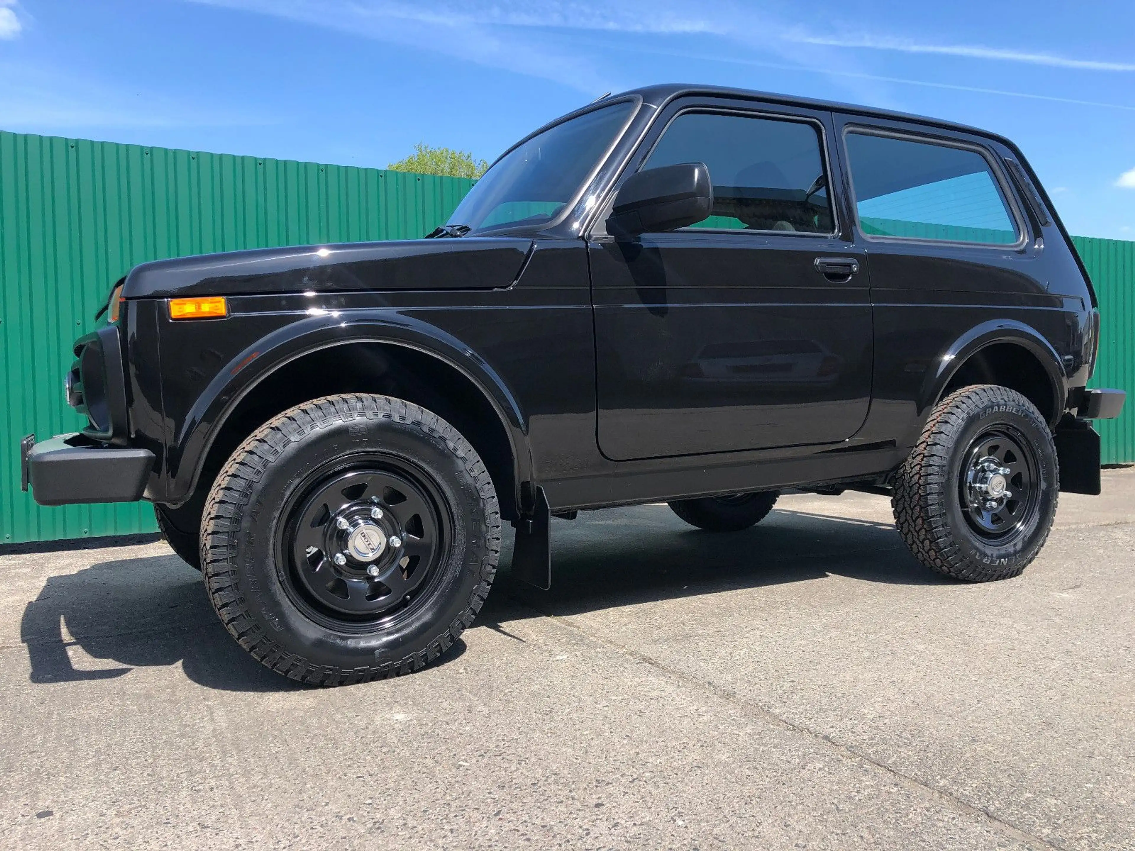 Lada Niva NIVA "NORMA EXKLUSIV" AHK! DOTZ-Räder! AET-2026 — photo 2
