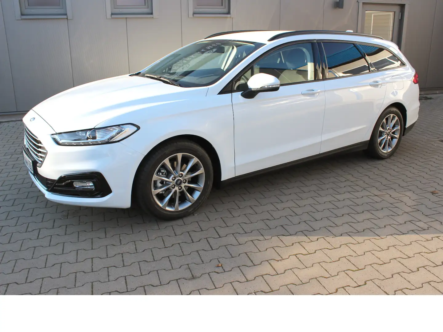 Ford Mondeo Turnier Hybrid Trend Wit - 2