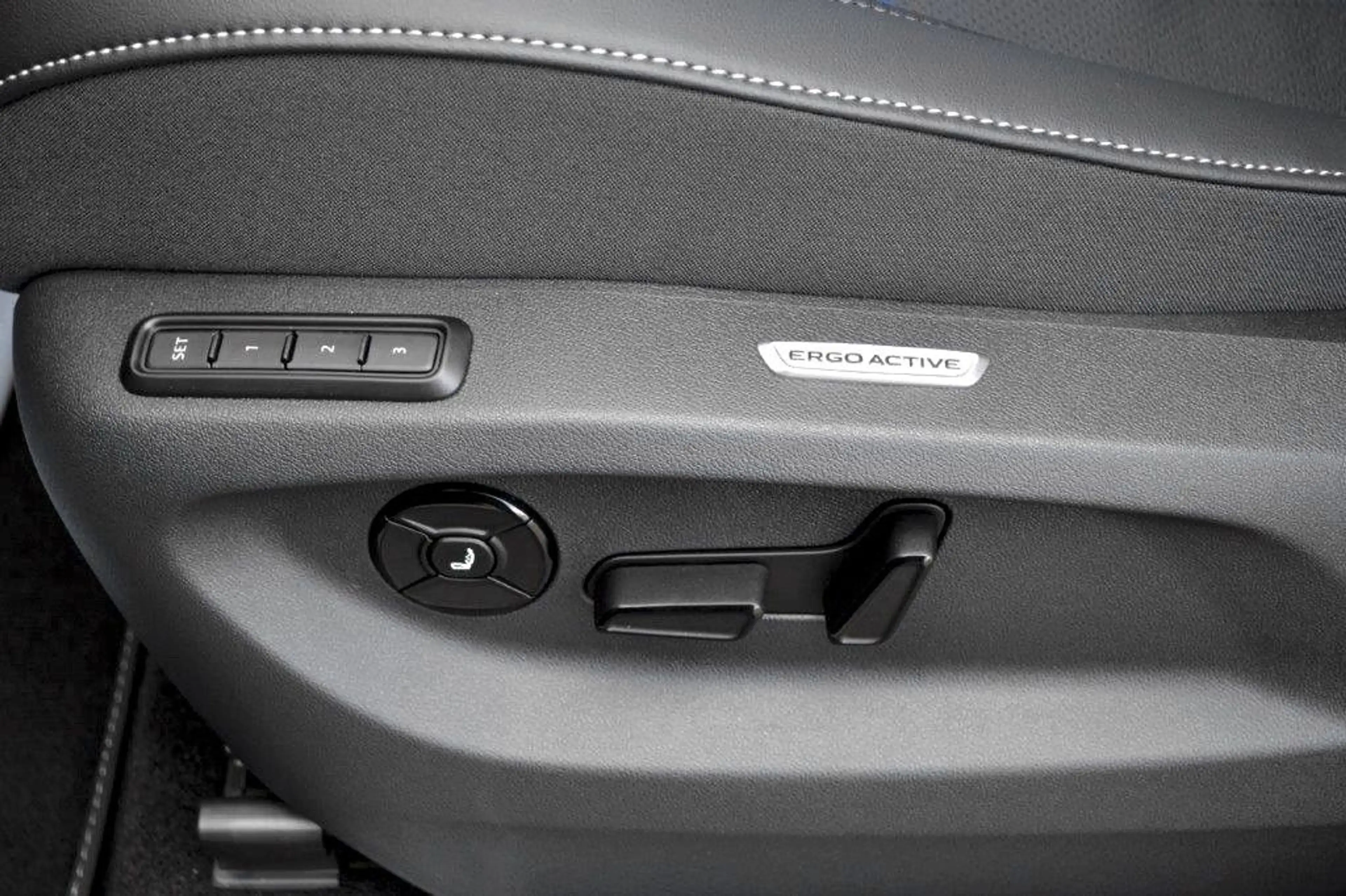 Volkswagen Tiguan 2.0 TSI 4Motion R-Line, Vollausstattung! — photo 11