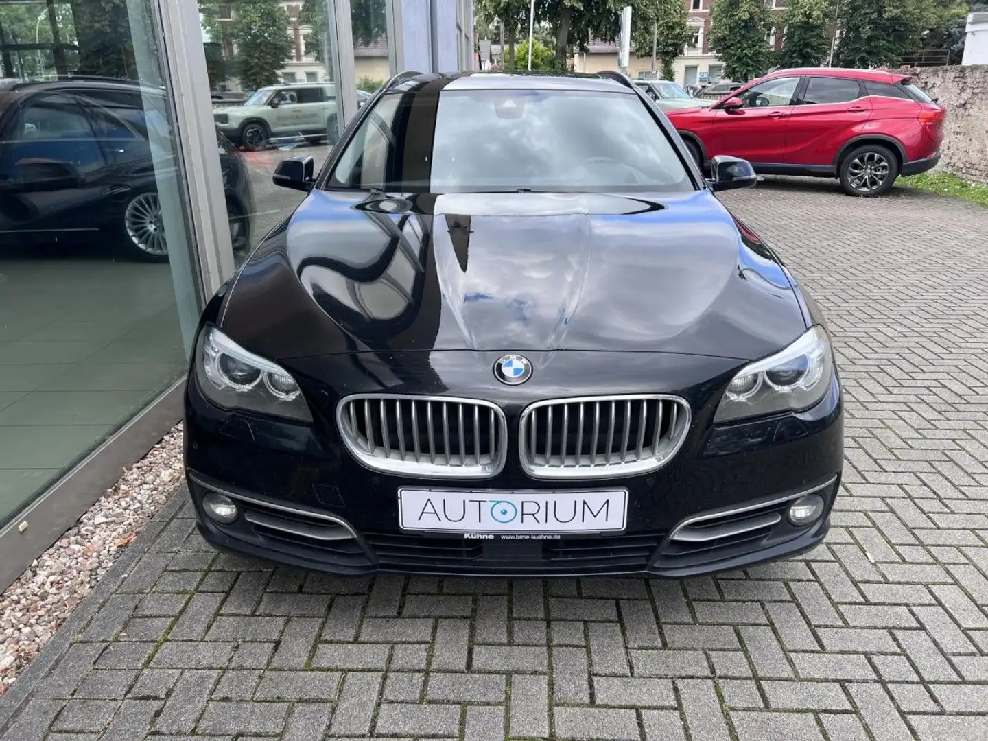BMW 530 D Touring xDrive PANO LEDER NAVI XEN SHZG HUD Schwarz - 2