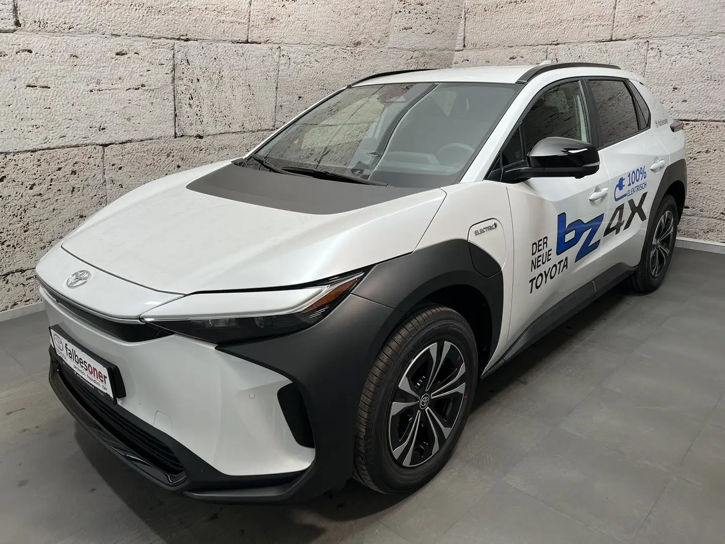 Toyota bZ4X Allrad Elektro 71,4kWh + Comfort Weiß - 1