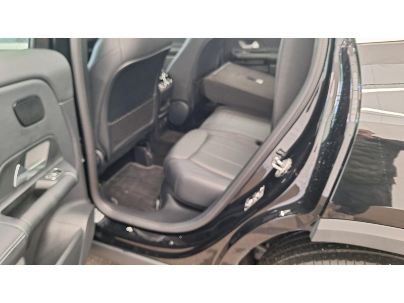 Mercedes-Benz GLA 180 d Style Pano S-Dach ACC BLIS Key Lane — photo 11