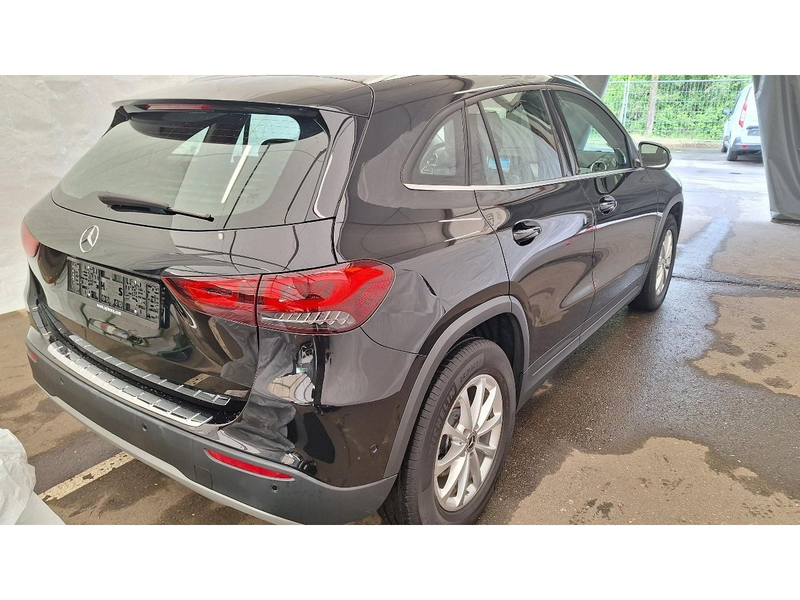Mercedes-Benz GLA 180 d Style Pano S-Dach ACC BLIS Key Lane — photo 4