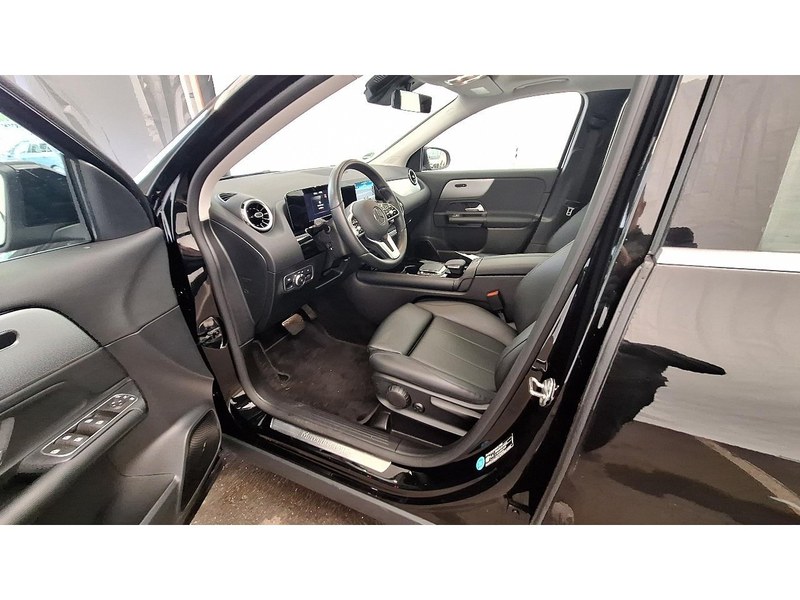 Mercedes-Benz GLA 180 d Style Pano S-Dach ACC BLIS Key Lane — photo 8