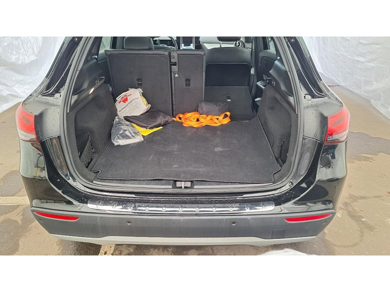 Mercedes-Benz GLA 180 d Style Pano S-Dach ACC BLIS Key Lane — photo 12